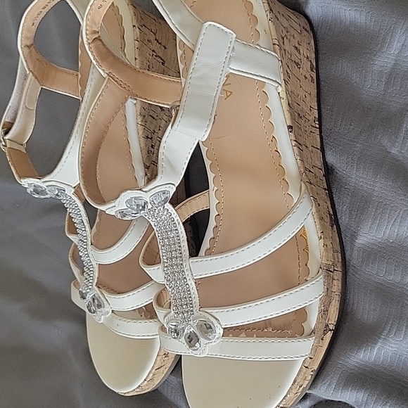 Sandals - Picture 4 of 6